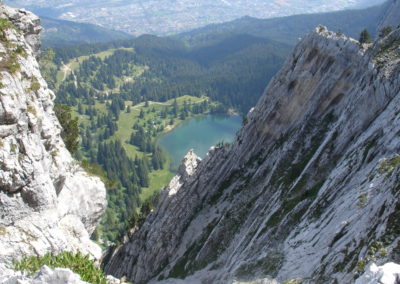 Falaises et lac