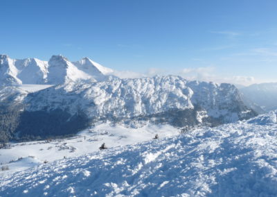Somment enneigé et chaine de montagne
